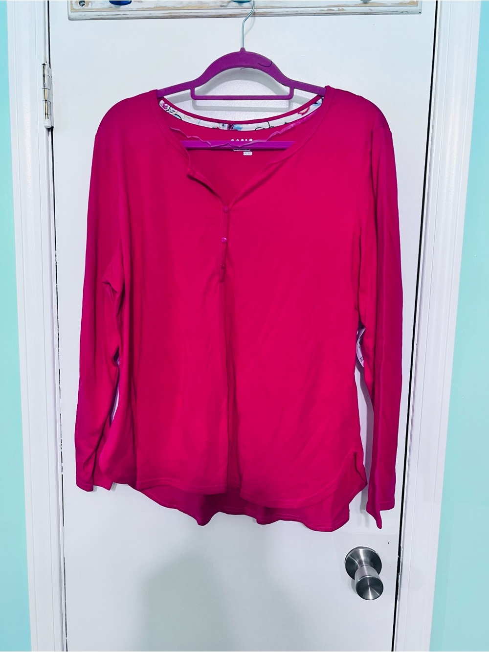 Women’s Long-Sleeve Button-Front Top in Bright Fuchsia Size XL